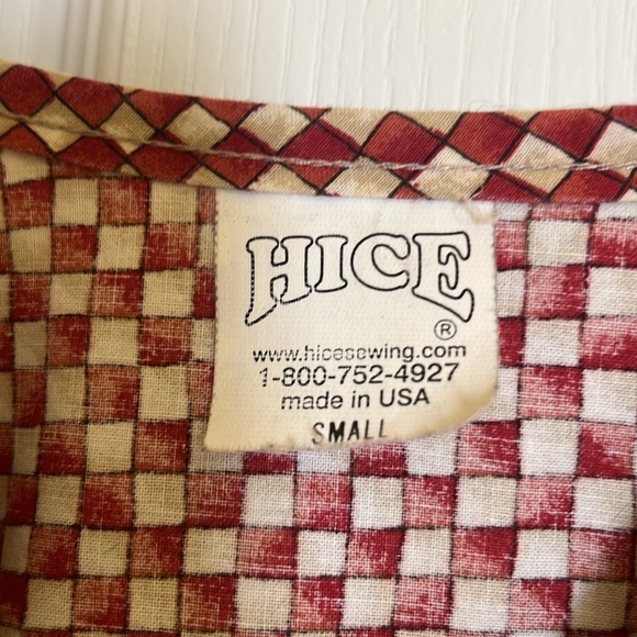 Hice szS checkered red/tan short sleeve Vneck scrub top 2 pockets - Picture 3 of 4
